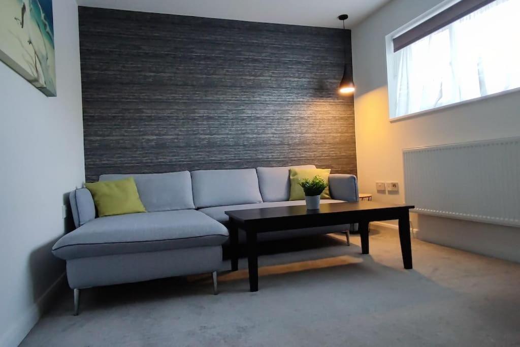 Comfortable 1 Bed Flat With Air Con Borehamwood Esterno foto